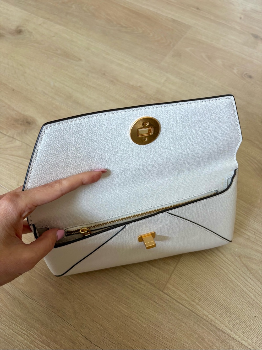 ✨Tory Burch Clutch with Signature Logo✨ - Picture 3 of 6